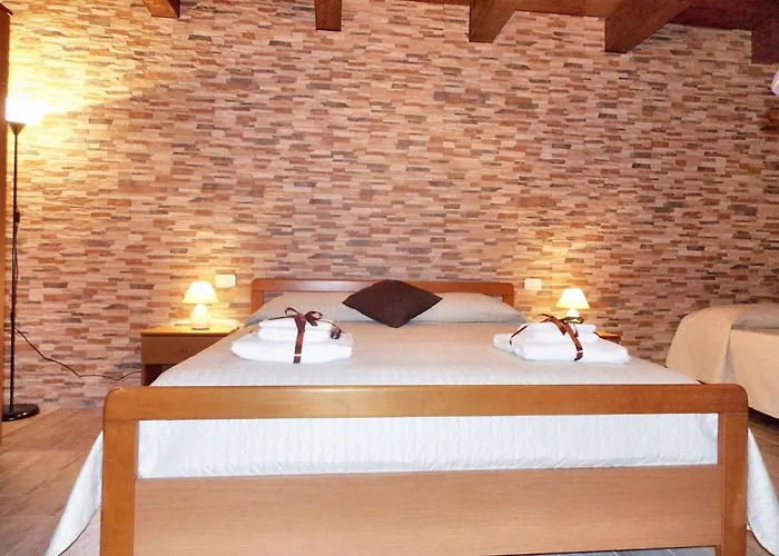 Spacious House In Frascineto With Mountain View 130 M² *